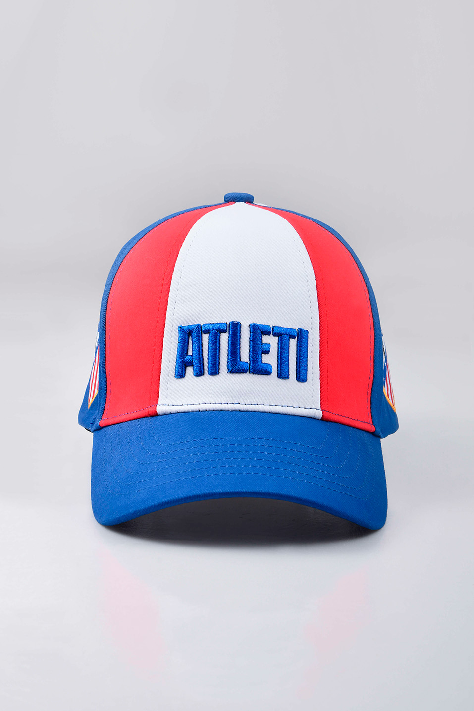 Gorra oficial Atlético de Madrid Ball On Top roja blanca y azul con bordado Atleti frontal sin bola LED